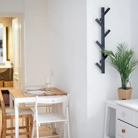 Cutie & Air-conditioning Apartment! Apartment